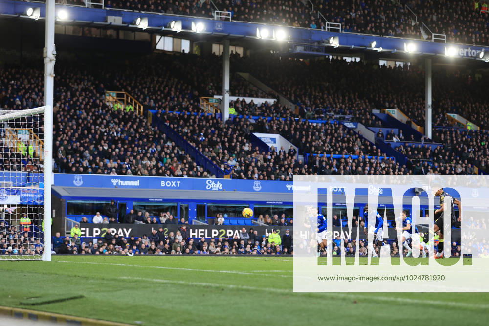 Fußball Premier League Everton gegen Aston Villa 25. Februar 2023 Premier League Everton gegen Aston Villa Ollie Watkins von Aston Villa erzielt das 1. Tor durch einen Elfmeter Foto Simon Stacpoole Abseits Liverpool UK