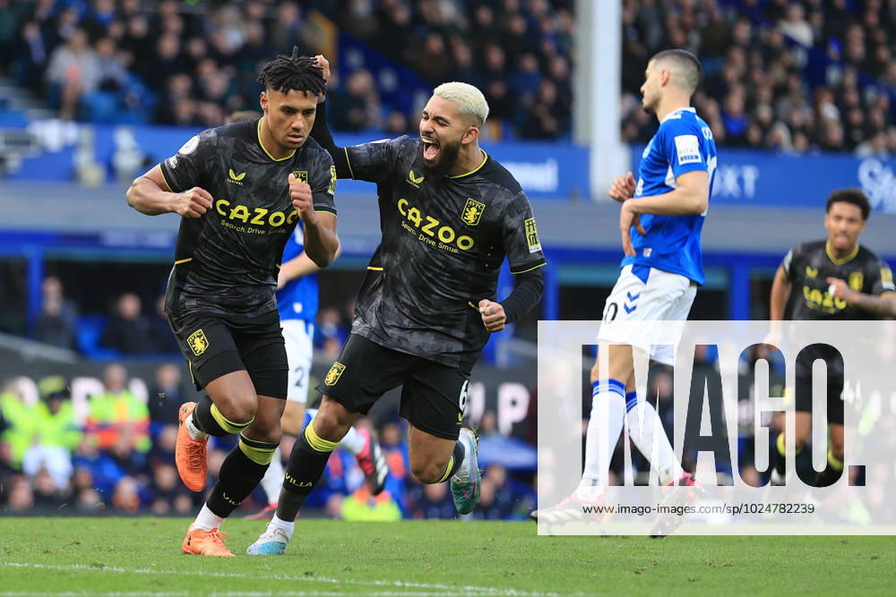 Fußball Premier League Everton gegen Aston Villa 25. Februar 2023 Premier League Everton gegen Aston Villa Ollie Watkins (Aston Villa, l.) feiert mit Douglas Luiz (Aston Villa, r.) nach dem ersten Tor Foto Simon Stacpoole Abseits Liverpool UK