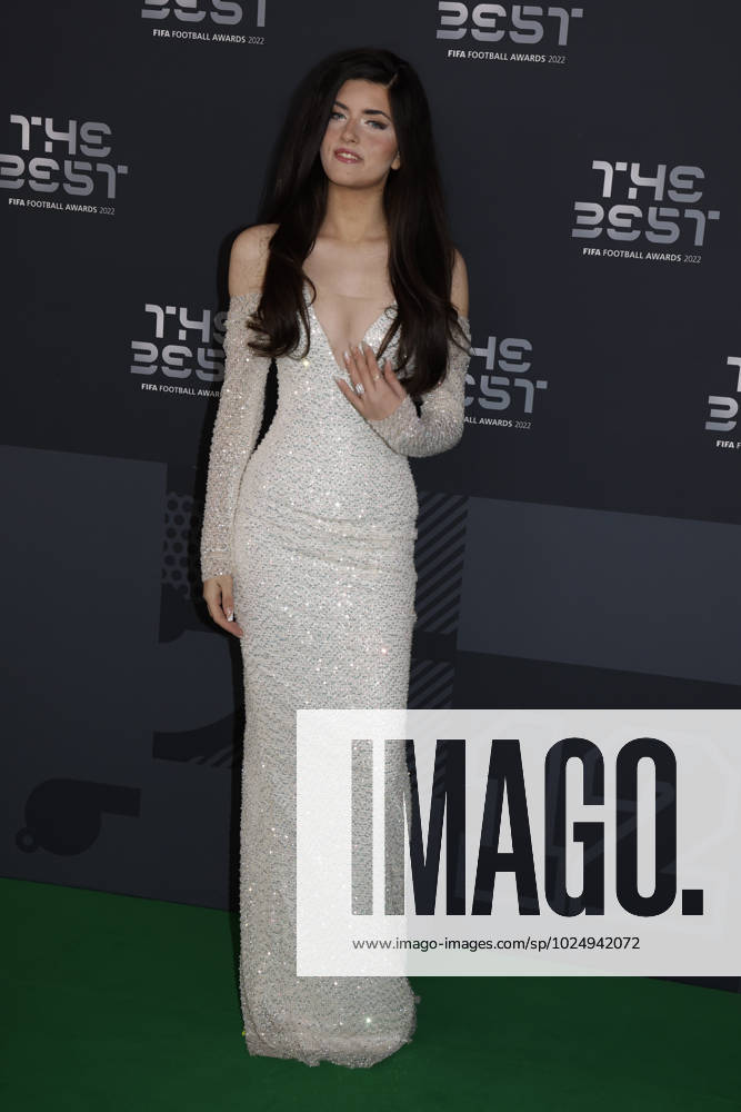 27 Fevrier 2023 : Paris, France : Angelina X chanteuse arrivant la la soirà e des FIFA AWARDS THE BEST 2023 à la Salle Pleyel. (Henri Szwarc Starface) 289106 2023-02-27 Paris France
