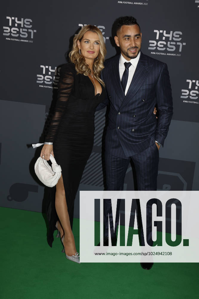 27 Fevrier 2023 : Paris, France : Dimitri Payet et son à pouse arrivant la la soirà e des FIFA AWARDS THE BEST 2023 à la Salle Pleyel. (Henri Szwarc Starface) 289106 2023-02-27 Paris France