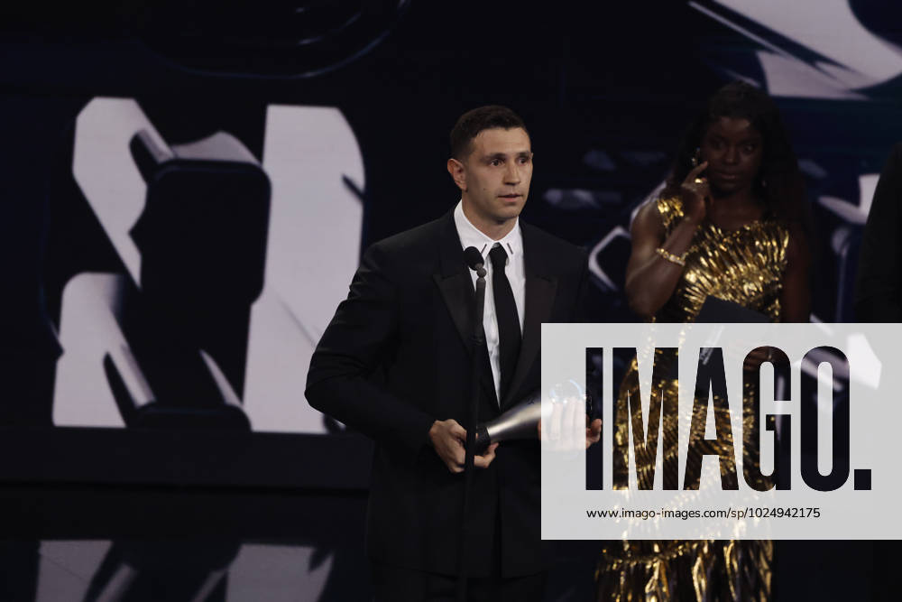 27 Fevrier 2023 : Paris, France : Emiliano Martinez (Argentine) à lue meilleure gardien de but lors de la remise desTrophà es des FIFA AWARDS THE BEST 2022 à la Salle Pleyel. (Henri Szwarc Starface) 289107 2023-02-27 Paris France