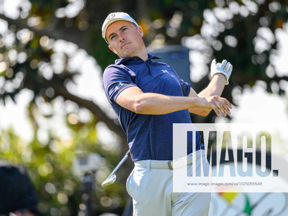 Jordan Spieth lets go of his club in reaction to his tee shot on 2 during the first round of the Arnold Palmer Invitational presented by Mastercard held at Arnold Palmer s Bay Hill Club & Lodge in Orlando, FL. Romeo T Guzman CSM. Orlando USA - ZUMAcg2_ 20230302_zaf_cg2_026
