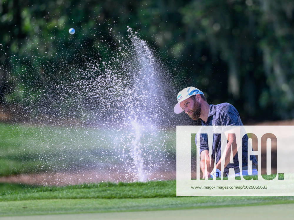 Chris Kirk hits out of the green side bunker on 1 during the first round of the Arnold Palmer Invitational presented by Mastercard held at Arnold Palmer s Bay Hill Club & Lodge in Orlando, FL. Romeo T Guzman CSM. Orlando USA - ZUMAcg2_ 20230302_zaf_cg2_022