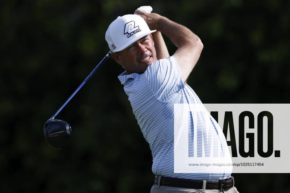 ORLANDO, FL - MARCH 03: Chez Reavie of the United States hits a drive at the 9th hole during the second round of the Arnold Palmer Invitational presented by Mastercard at Arnold Palmer Bay Hill Golf Course on March 3, 2023 in Orlando, Florida. (Photo by Joe Robbins Icon Sportswire) GOLF: MAR 03 PGA, Golf Herren - Arnold Palmer Invitational presented by Mastercard Icon5732303030182