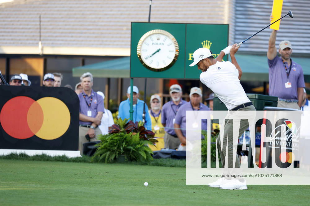 ORLANDO, FL - MARCH 03: PGA, Golf Herren golfer Xander Schauffele hits his tee shot on the 10th hole during the second round of the Arnold Palmer Invitational on March 3, 2023 at Arnold Palmer s Bay Hill Club and Lodge in Orlando, Florida. (Photo by Brian Spurlock Icon Sportswire) GOLF: MAR 03 PGA - Arnold Palmer Invitational presented by Mastercard Icon23030327