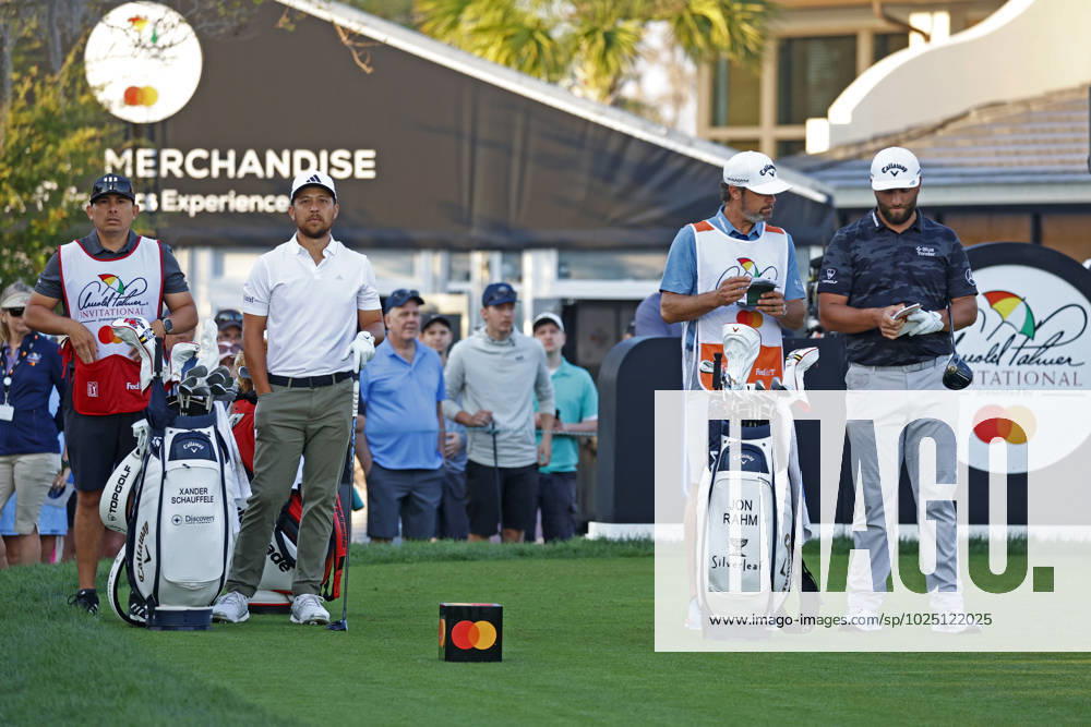 ORLANDO, FL - MARCH 03: From left to right PGA, Golf Herren golfers Xander Schauffele and Jon Rahm waits with their caddies on the 10th tee during the second round of the Arnold Palmer Invitational on March 3, 2023 at Arnold Palmer s Bay Hill Club and Lodge in Orlando, Florida. (Photo by Brian Spurlock Icon Sportswire) GOLF: MAR 03 PGA - Arnold Palmer Invitational presented by Mastercard Icon23030333