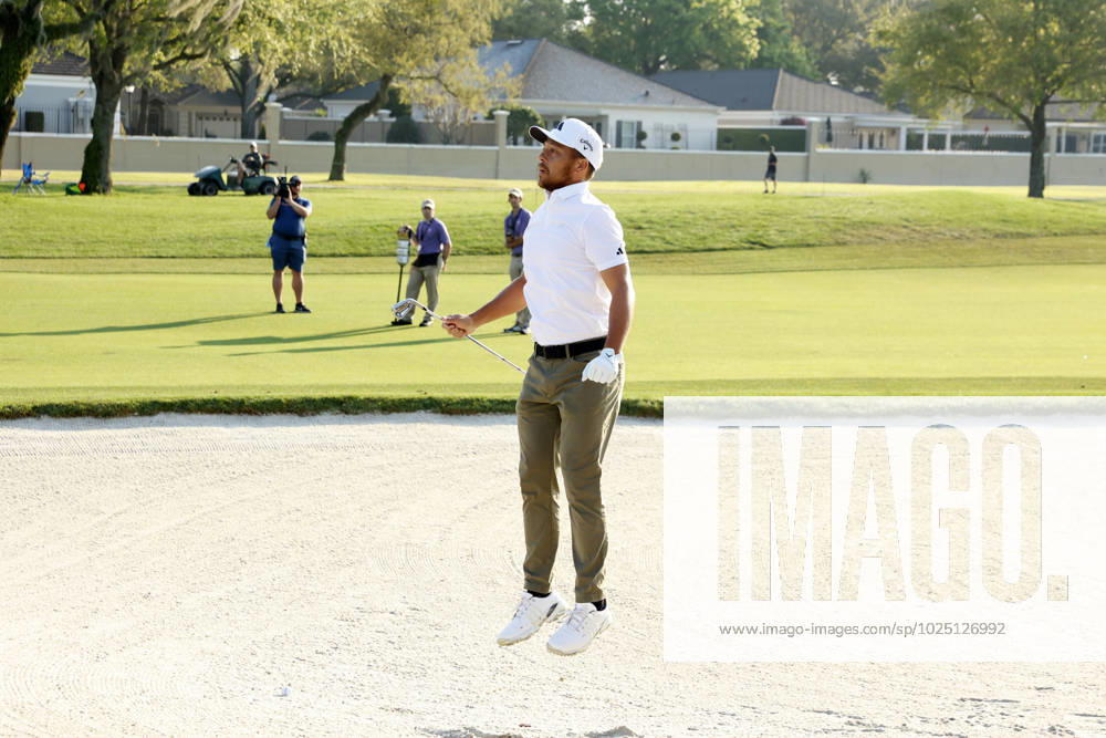 ORLANDO, FL - MARCH 03: PGA, Golf Herren golfer Xander Schauffele jumps up to see over the front of a fairway bunker on the 12th hole during the second round of the Arnold Palmer Invitational on March 3, 2023 at Arnold Palmer s Bay Hill Club and Lodge in Orlando, Florida. (Photo by Brian Spurlock Icon Sportswire) GOLF: MAR 03 PGA - Arnold Palmer Invitational presented by Mastercard Icon23030341
