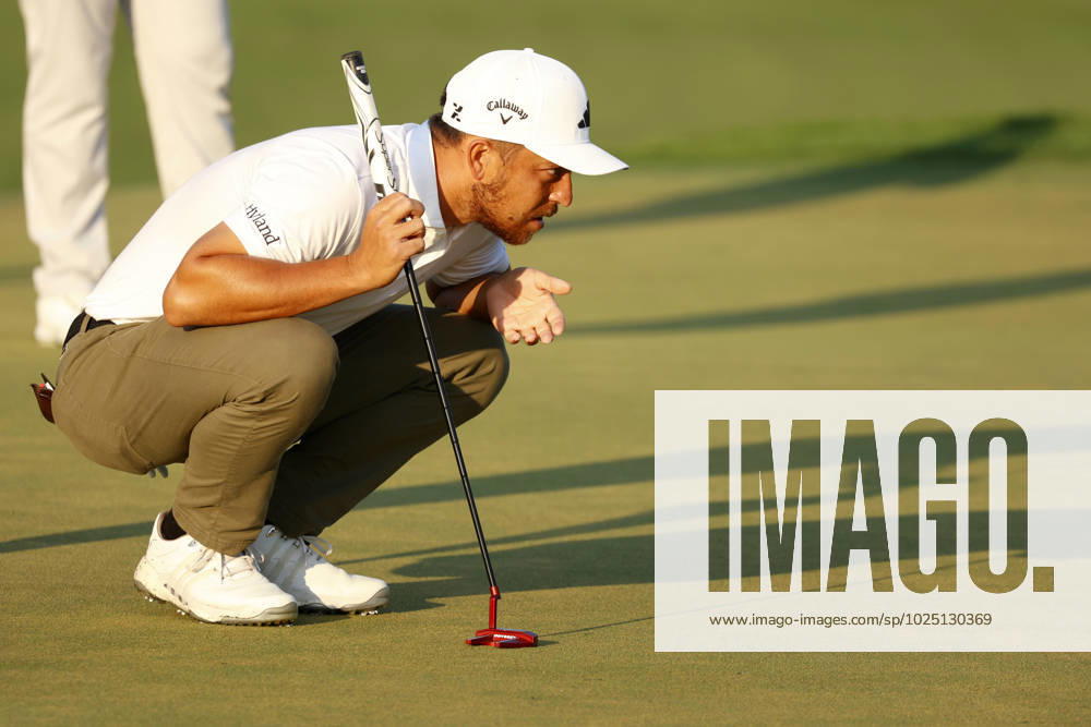 ORLANDO, FL - MARCH 03: PGA, Golf Herren golfer Xander Schauffele lines up his putt on the 10th hole during the second round of the Arnold Palmer Invitational on March 3, 2023 at Arnold Palmer s Bay Hill Club and Lodge in Orlando, Florida. (Photo by Brian Spurlock Icon Sportswire) GOLF: MAR 03 PGA - Arnold Palmer Invitational presented by Mastercard Icon23030385