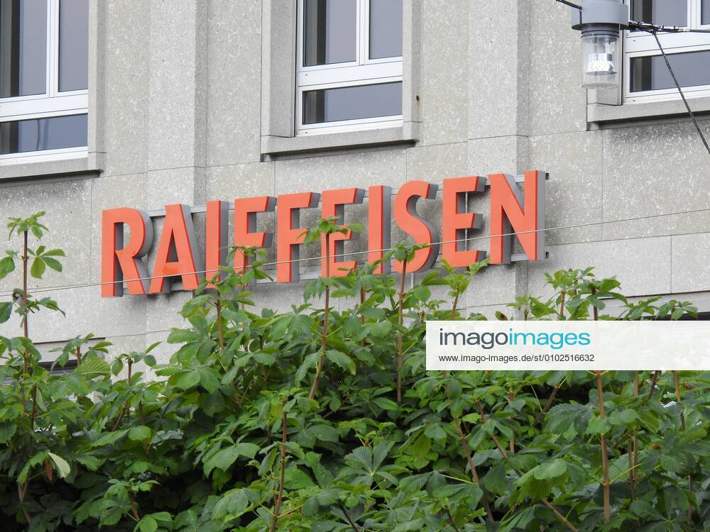 Photo Manuel Geisser 16 07 2020 Banking industry In the picture Bank Raiffeisen Switzerland Logo lettering Investigation Finma