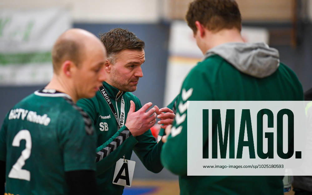 Handball, season 2022 23, Verbandsliga, 04 03 2023, men, HCTV Rhede green vs Adler Koenigshof 2 white Simon Boesing coach HCTV Rhede , Rhede hall at the school center North Rhine Westphalia Germany 230304_hb_hctv-rhede_adler-koenigshof-2_15009