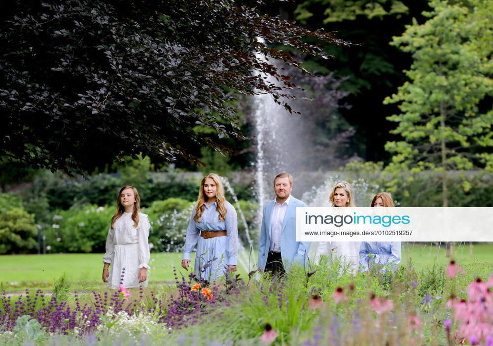 HtB Queen Maxima and King Willem-Alexander with Princess Amalia and Princess Alexia and Princess Ariane pose for the media during the annual photo session at palace Huis ten Bosch in The Hague.