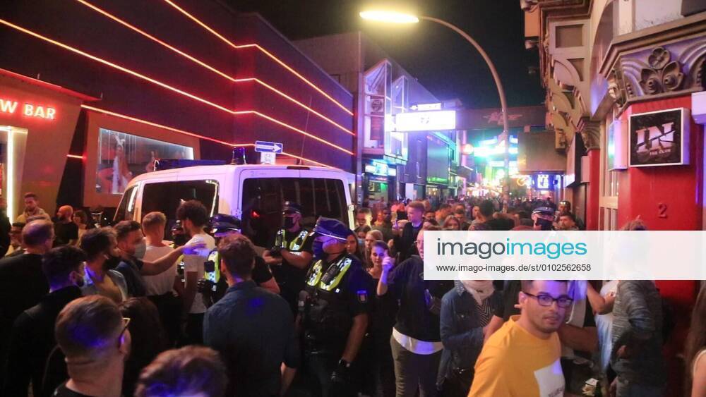 Hamburg, the 19 07 2020 The Hamburg police blocked the famous party mile Große Freiheit on St Pauli twice during the night from Saturday to Sunday In the process, office