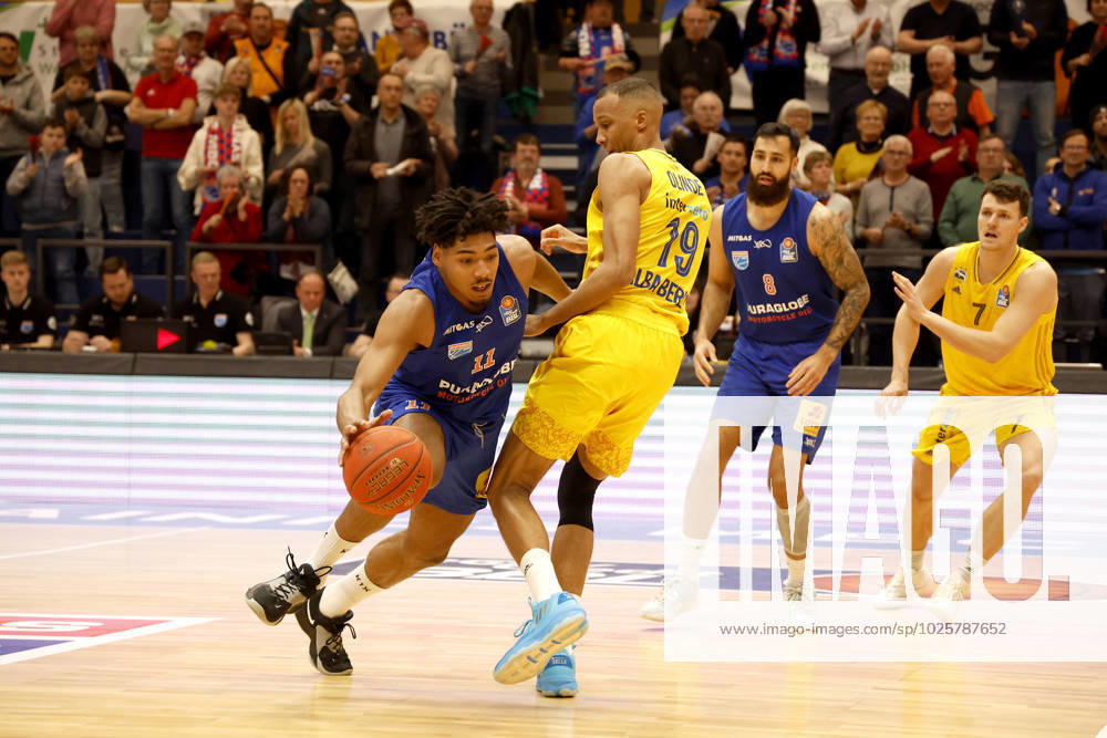 easyCredit Basketball Bundesliga, BBL, season 2022 2023, men, Syntainics MBC Alba Berlin, 11, Kostja Mushidi, Syntainics MBC, 19, Louis Olinde, Alba Berlin Weißenfels Stadthalle Sachsen Anhalt Germany