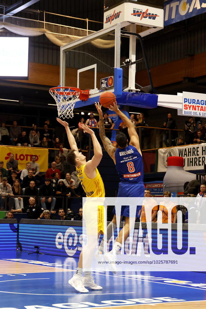 easyCredit Basketball Bundesliga, BBL, season 2022 2023, men, Syntainics MBC Alba Berlin, 8 Martin Breunig, Syntainics MBC, 7, Yanni Wetzell, Alba Berlin Weißenfels Stadthalle Sachsen Anhalt Germany