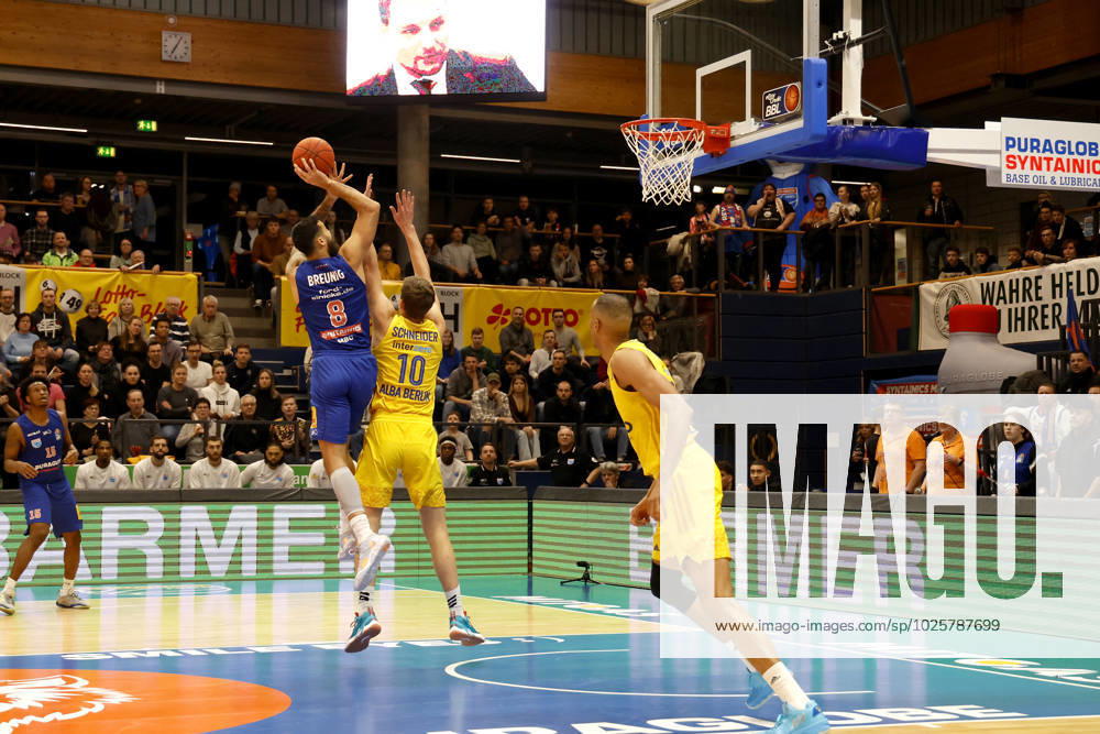 easyCredit Basketball Bundesliga, BBL, season 2022 2023, men, Syntainics MBC Alba Berlin, 8 Martin Breunig, Syntainics MBC, 10, Tim Schneider, Alba Berlin Weißenfels Stadthalle Sachsen Anhalt Germany