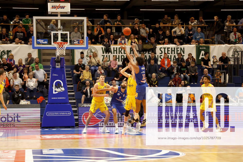 easyCredit Basketball Bundesliga, BBL, season 2022 2023, men, Syntainics MBC Alba Berlin, 11, Kostja Mushidi, Syntainics MBC Weißenfels Stadthalle Sachsen Anhalt Germany