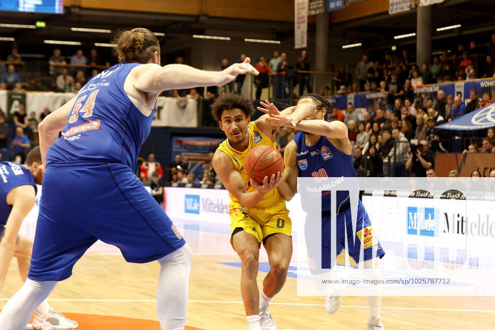 easyCredit Basketball Bundesliga, BBL, season 2022 2023, men, Syntainics MBC Alba Berlin, 0, Maodo Lo, Alba Berlin, 20, Scottie Reynolds, Syntainics MBC Weißenfels Stadthalle Sachsen Anhalt Germany