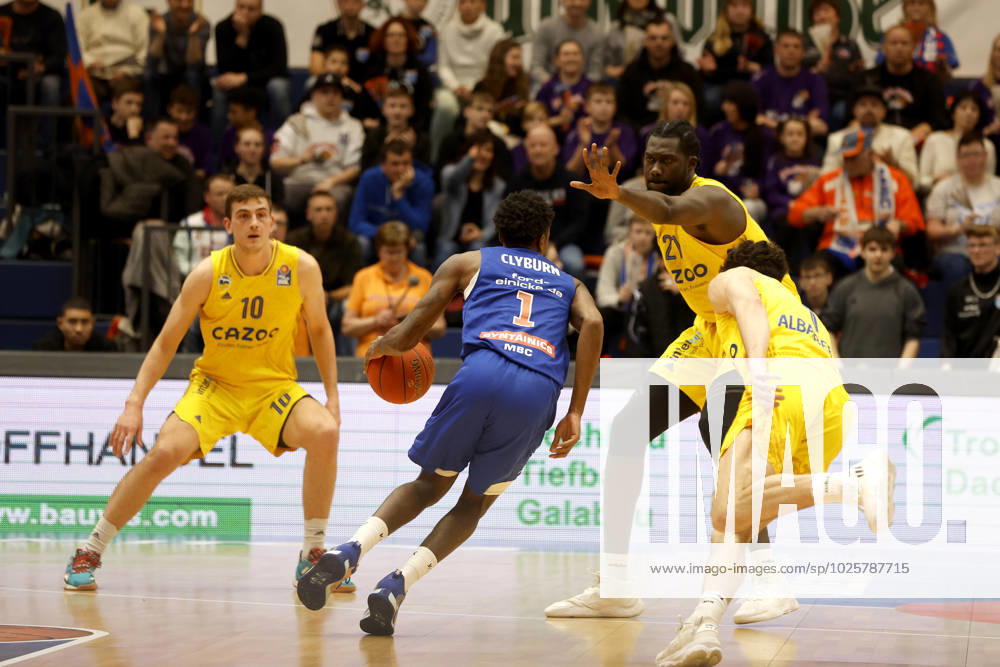 easyCredit Basketball Bundesliga, BBL, season 2022 2023, men, Syntainics MBC Alba Berlin, 1, Kris Clyburn, Syntainics MBC Weißenfels Stadthalle Sachsen Anhalt Germany