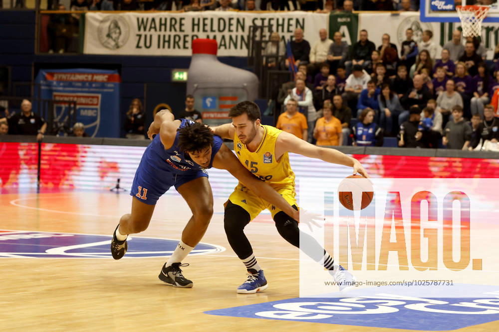easyCredit Basketball Bundesliga, BBL, season 2022 2023, men, Syntainics MBC Alba Berlin, 45, Tamir Blatt, Alba Berlin, 11, Kostja Mushidi, Syntainics MBC Weißenfels Stadthalle Sachsen Anhalt Germany