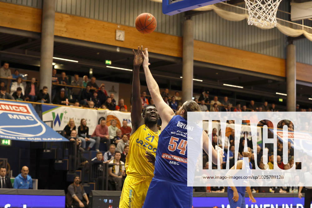 easyCredit Basketball Bundesliga, BBL, season 2022 2023, men, Syntainics MBC Alba Berlin, 54, John Bryant, Syntainics MBC, 21, Christ Koumadje, Alba Berlin Weißenfels Stadthalle Sachsen Anhalt Germany