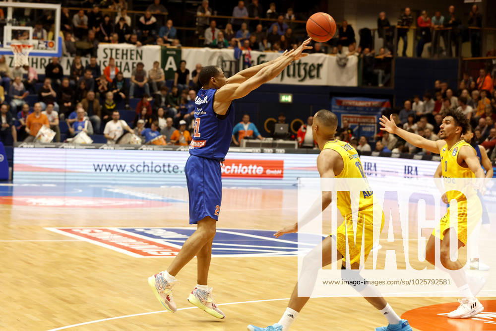 easyCredit Basketball Bundesliga, BBL, season 2022 2023, men, Syntainics MBC Alba Berlin, 21, Tremmell Darden, Syntainics MBC Weißenfels Stadthalle Sachsen Anhalt Germany