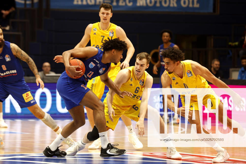 easyCredit Basketball Bundesliga, BBL, season 2022 2023, men, Syntainics MBC Alba Berlin, 11, Kostja Mushidi, Syntainics MBC, 6, Malte Delow, Alba Berlin, 0, Maodo Lo, Alba Berlin Weißenfels Stadthalle Sachsen Anhalt Germany