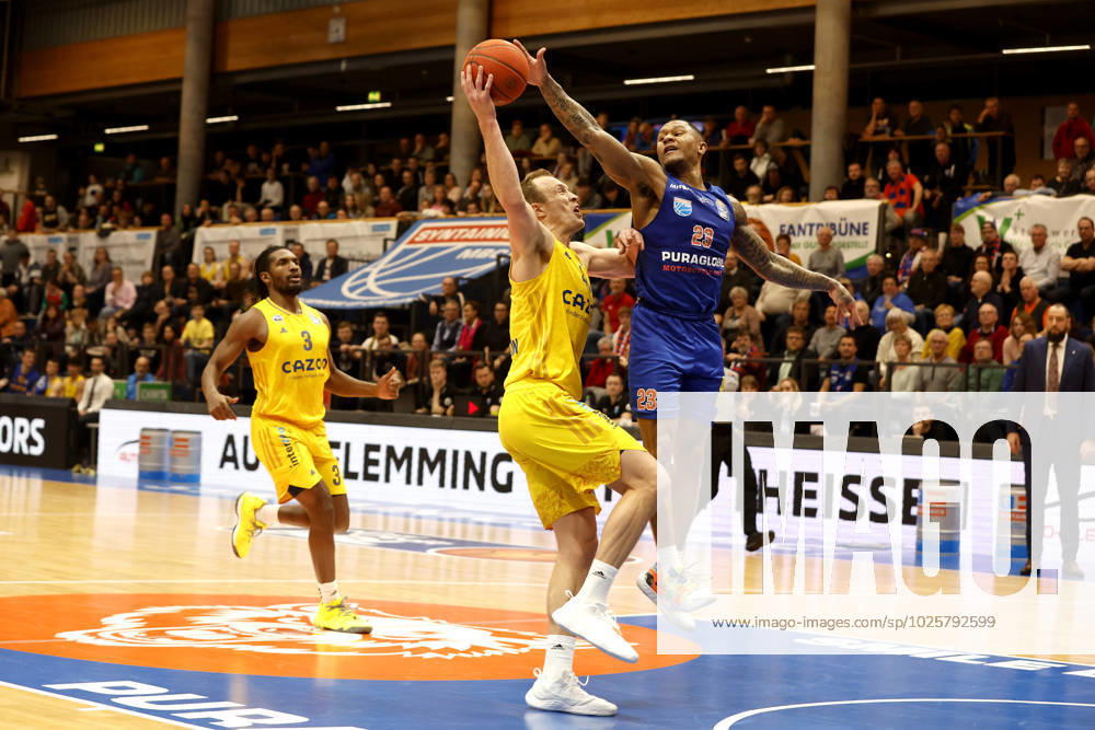 easyCredit Basketball Bundesliga, BBL, season 2022 2023, men, Syntainics MBC Alba Berlin, 23, Charles Callison, Syntainics MBC blocks 43, Luke Sikma, Alba Berlin Weißenfels Stadthalle Sachsen Anhalt Germany
