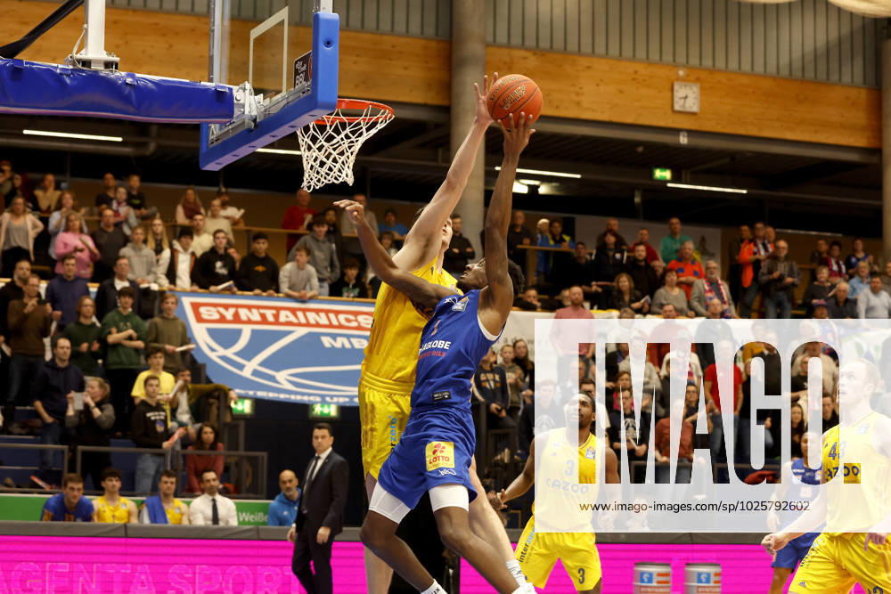 easyCredit Basketball Bundesliga, BBL, season 2022 2023, men, Syntainics MBC Alba Berlin, 1, Kris Clyburn, Syntainics MBC, 7, Yanni Wetzell, Alba Berlin Weißenfels Stadthalle Sachsen Anhalt Germany