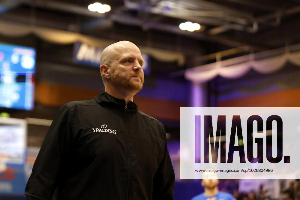 easyCredit Basketball Bundesliga, BBL, season 2022 2023, men, Syntainics MBC Alba Berlin, Benjamin Barth, referee Weißenfels Stadthalle Sachsen Anhalt Germany
