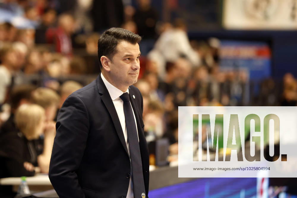 easyCredit Basketball Bundesliga, BBL, season 2022 2023, men, Syntainics MBC Alba Berlin, Israel Gonzalez Headcoach , Alba Berlin Weißenfels Stadthalle Sachsen Anhalt Germany
