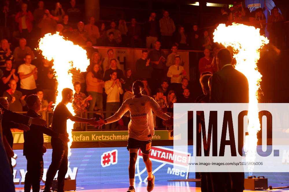 easyCredit Basketball Bundesliga, BBL, season 2022 2023, men, Syntainics MBC Alba Berlin, 1, Kris Clyburn, Syntainics MBC Weißenfels Stadthalle Sachsen Anhalt Germany