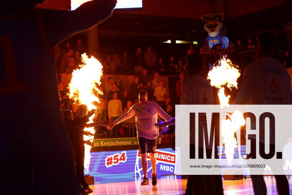 easyCredit Basketball Bundesliga, BBL, season 2022 2023, men, Syntainics MBC Alba Berlin, 54, John Bryant, Syntainics MBC Weißenfels Stadthalle Sachsen Anhalt Germany