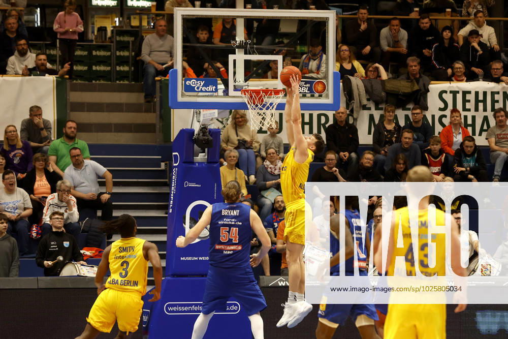 easyCredit Basketball Bundesliga, BBL, season 2022 2023, men, Syntainics MBC Alba Berlin, 7, Yanni Wetzell, Alba Berlin, 54, John Bryant, Syntainics MBC Weißenfels Stadthalle Sachsen Anhalt Germany
