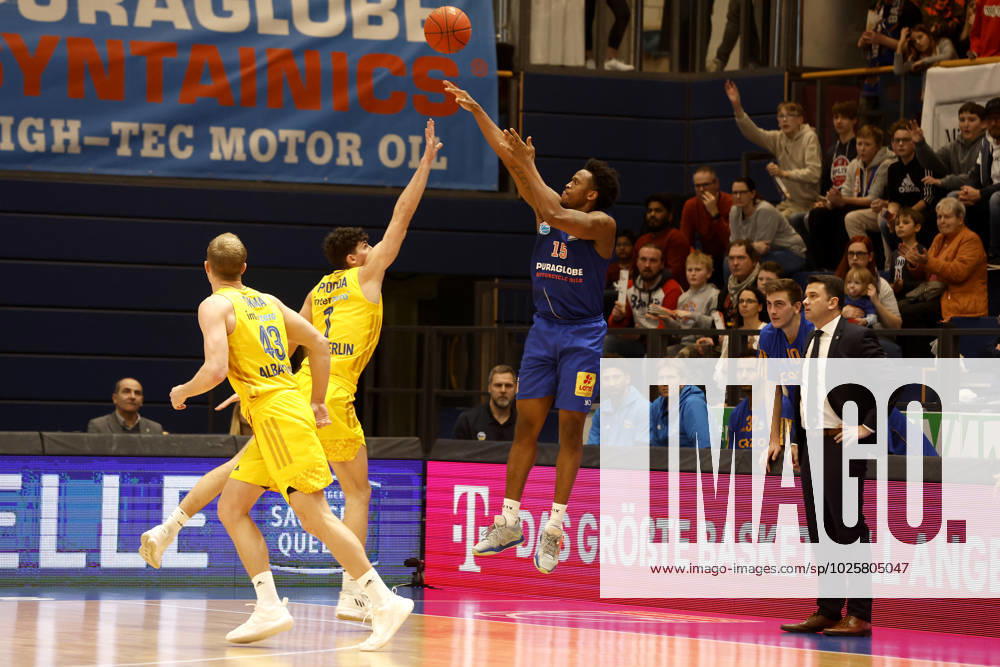 easyCredit Basketball Bundesliga, BBL, season 2022 2023, men, Syntainics MBC Alba Berlin, 15, Stephon Jelks, Syntainics MBC Weißenfels Stadthalle Sachsen Anhalt Germany