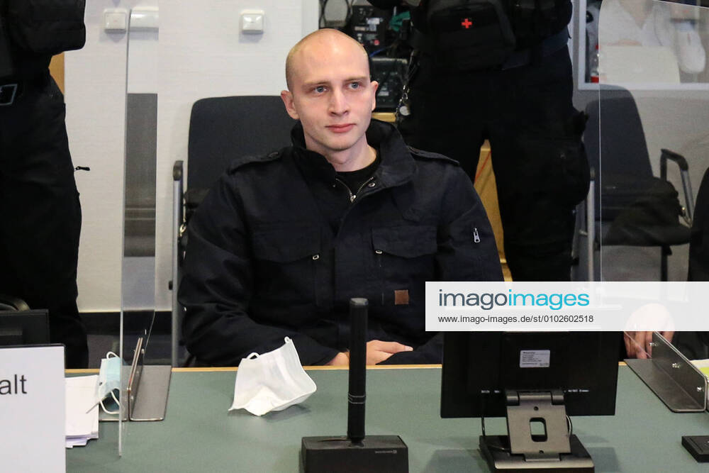 Defendant Stephan Balliet sits grinning in the dock Second day of trial at Magdeburg Regional Court against the hall assassin Stephan Balliet A total of five judges decide on the verdict in the end, a sixth is standing by as a reserve The presiding jud