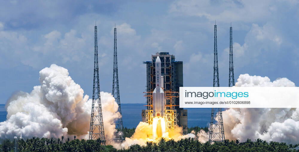 (200723) -- WENCHANG, July 23, 2020 -- A Mars probe is launched on a Long March-5 rocket from the Wenchang Spacecraft Launch Site in south China s Hainan Province, July 23, 2020. ) (EyesonSci)CHINA-HAINAN-WENCHANG-LONG MARCH-5 ROCKET-MARS PROBE(CN) CaixYang