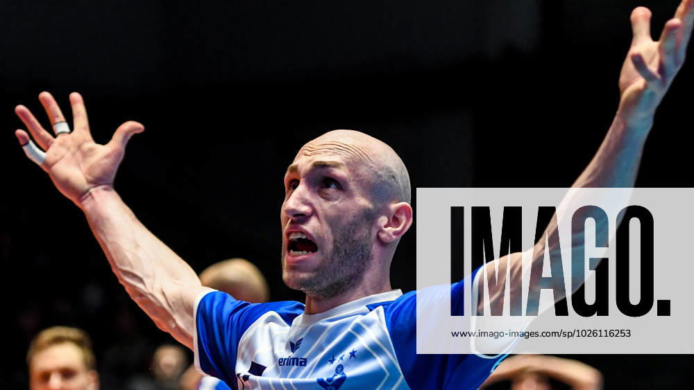 GER, VBL, VfB Friedrichshafen vs Berlin Recycling Volleys 19 03 2023, Bodensee Airport Arena, Friedrichshafen, GER, VBL, VfB Friedrichshafen vs Berlin Recycling Volleys, pictured reaction from Ziga Stern Friedrichshafen, 14 after a referees decision chance to win set nordphotoxGmbHx xHafner nph00200