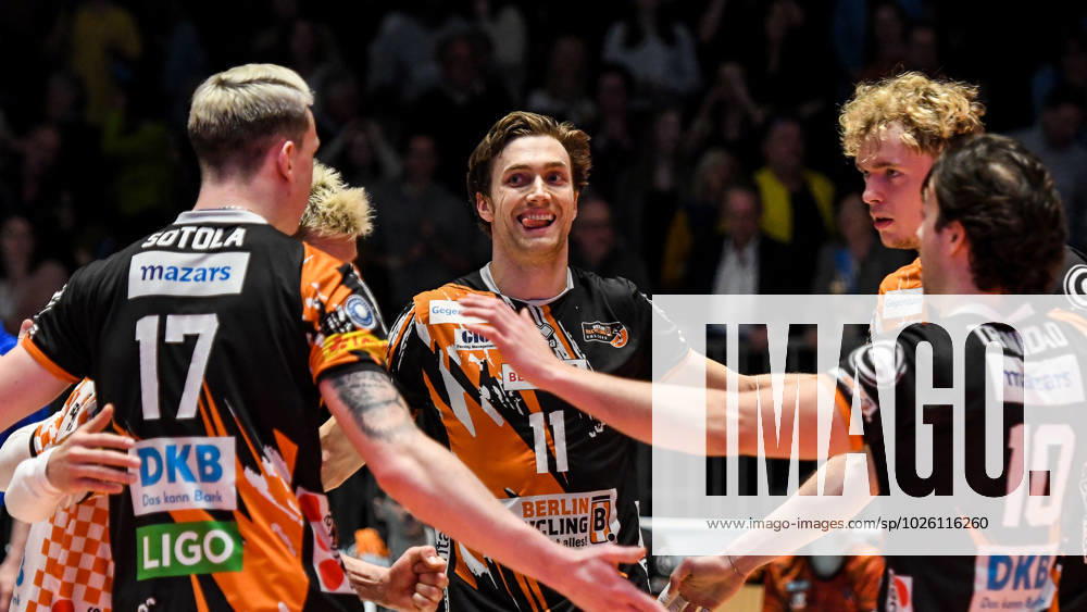 GER, VBL, VfB Friedrichshafen vs Berlin Recycling Volleys 19 03 2023, Bodensee Airport Arena, Friedrichshafen, GER, VBL, VfB Friedrichshafen vs Berlin Recycling Volleys, pictured Marek Sotola Berlin, 17 , Cody Kessel Berlin, 11 , Anton Brehme Berlin, 8 , Angel Trinidad Berlin, 10 , after important point win. nordphotoxGmbHx xHafner nph00200
