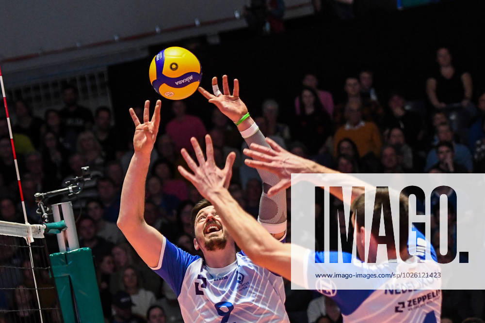 GER, VBL, VfB Friedrichshafen vs Berlin Recycling Volleys 19 03 2023, Bodensee Airport Arena, Friedrichshafen, GER, VBL, VfB Friedrichshafen vs Berlin Recycling Volleys, in picture pass from Dejan Vincic Friedrichshafen, 9 to Aleksandar Nedeljkovic Friedrichshafen, 1 nordphotoxGmbHx xHafner nph00200