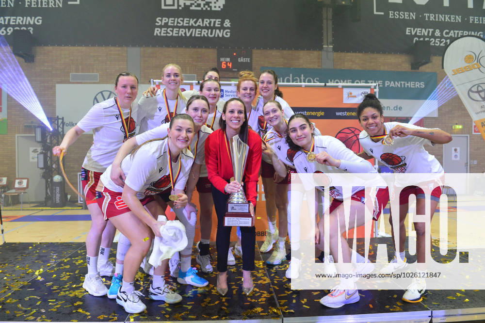 Basketball DBBL Top Four Final GiroLive Panthers Osnabrück TK Hannover on 19 03 2023 in Osnabrück Hannover celebrates winning the cup BK