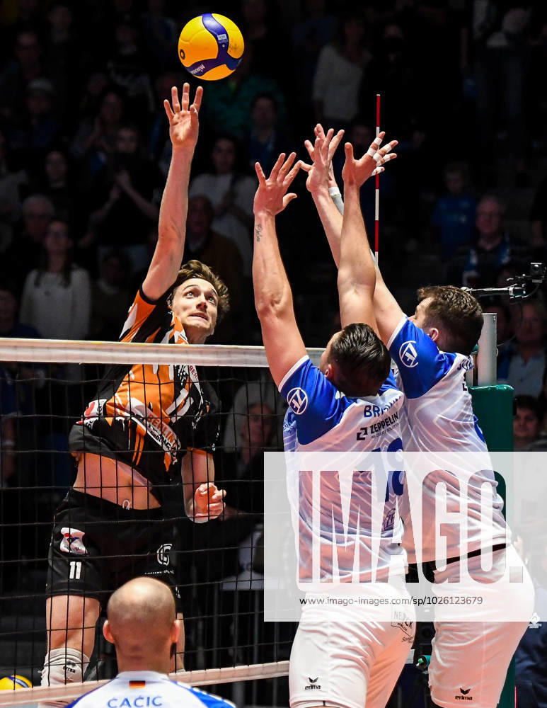 GER, VBL, VfB Friedrichshafen vs Berlin Recycling Volleys 19 03 2023, Bodensee Airport Arena, Friedrichshafen, GER, VBL, VfB Friedrichshafen vs Berlin Recycling Volleys, pictured Cody Kessel Berlin, 11 , Andre Brown Friedrichshafen, 18 , Michal Superlak Friedrichshafen, 6 nordphotoxGmbHx xHafner nph00200
