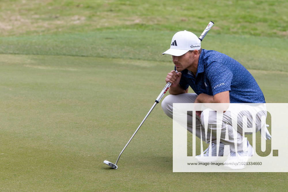 AUSTIN, TX - MARCH 22: Aaron Wise lines up a put on the 11th green during Round 1 Group Play of the PGA, Golf Herren World Golf Championships Dell Technologies Match Play on March 22, 2023, at Austin County Club in Austin, TX. (Photo by David Buono Icon Sportswire) GOLF: MAR 22 PGA - World Golf Championships-Dell Technologies Match Play Icon230322004