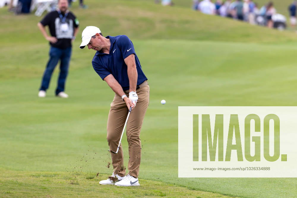 AUSTIN, TX - MARCH 22: Rory McIlroy chips up to the 12th green during Round 1 Group Play of the PGA, Golf Herren World Golf Championships Dell Technologies Match Play on March 22, 2023, at Austin County Club in Austin, TX. (Photo by David Buono Icon Sportswire) GOLF: MAR 22 PGA - World Golf Championships-Dell Technologies Match Play Icon230322025