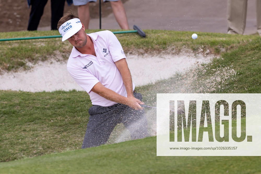 AUSTIN, TX - MARCH 22: Keith Mitchell plays a shot from a bunker on the tenth hole during Round 1 Group Play of the PGA, Golf Herren World Golf Championships Dell Technologies Match Play on March 22, 2023, at Austin County Club in Austin, TX. (Photo by David Buono Icon Sportswire) GOLF: MAR 22 PGA - World Golf Championships-Dell Technologies Match Play Icon230322062
