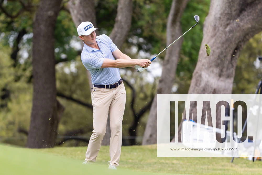 AUSTIN, TX - MARCH 22: Mackenzie Hughes plays his shot from the fairway on the tenth hole during Round 1 Group Play of the PGA, Golf Herren World Golf Championships Dell Technologies Match Play on March 22, 2023, at Austin County Club in Austin, TX. (Photo by David Buono Icon Sportswire) GOLF: MAR 22 PGA - World Golf Championships-Dell Technologies Match Play Icon230322075