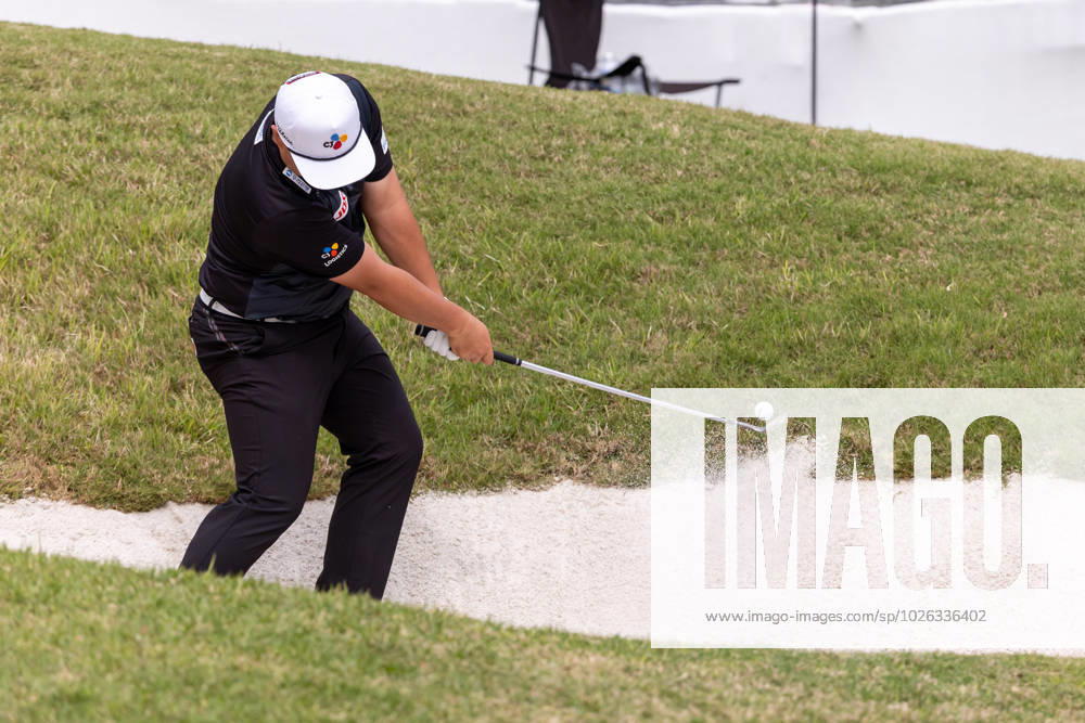 AUSTIN, TX - MARCH 22: Sungjae Im plays a shot from a bunker on the sixth hole during Round 1 Group Play of the PGA, Golf Herren World Golf Championships Dell Technologies Match Play on March 22, 2023, at Austin County Club in Austin, TX. (Photo by David Buono Icon Sportswire) GOLF: MAR 22 PGA - World Golf Championships-Dell Technologies Match Play Icon230322113