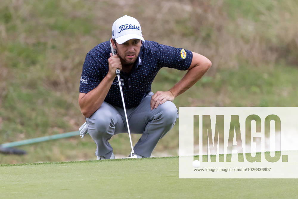AUSTIN, TX - MARCH 22: Davis Riley lines up a putt on the seventh green during Round 1 Group Play of the PGA, Golf Herren World Golf Championships Dell Technologies Match Play on March 22, 2023, at Austin County Club in Austin, TX. (Photo by David Buono Icon Sportswire) GOLF: MAR 22 PGA - World Golf Championships-Dell Technologies Match Play Icon230322133