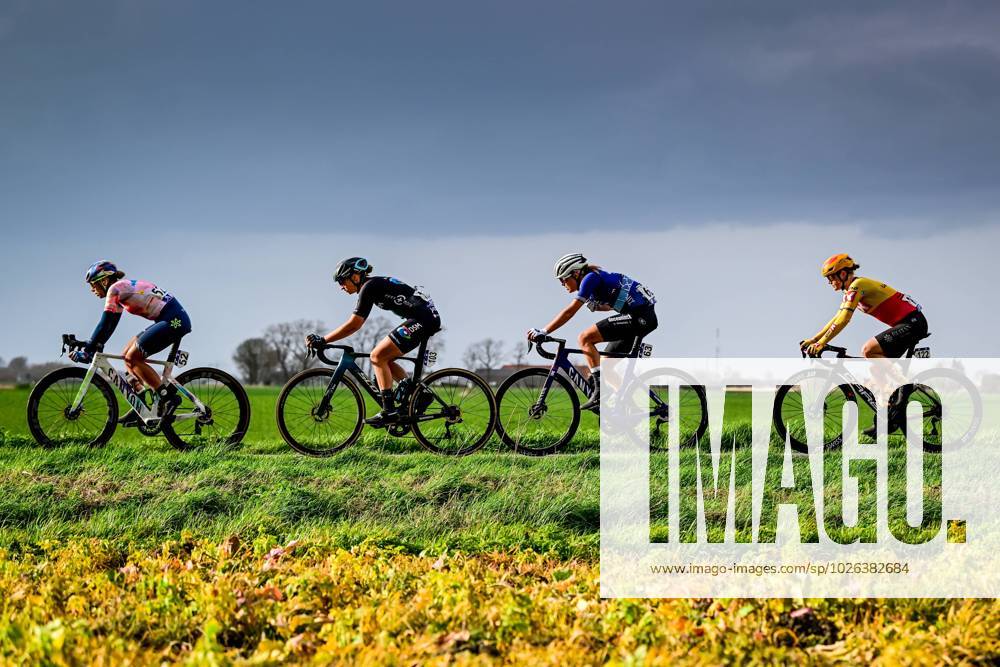 KW12 Belgian Shari Bossuyt of Canyon-SRAM and US Megan Jastrab of Team DSM pictured in action during the women s elite race of the Classic Brugge-De Panne one-day cycling race, 159,5 km from Brugge to De Panne, Thursday 23 March 2023. DIRKxWAEM x63556457x
