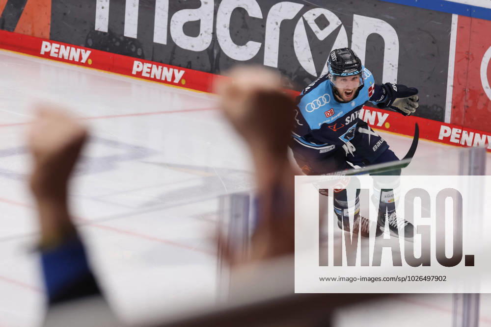 DEL Playoffs ERC Ingolstadt DEG Dusseldorf Goal Cheer Hit Victory Goal Stefan Matteau 17 ERC right DEL Playoffs ERC Ingolstadt DEG Dusseldorf