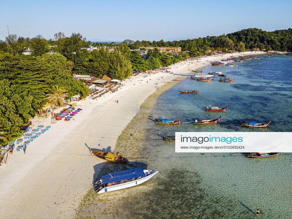 Thailand, Satun Province, Ko Lipe, Aerial view of Pattaya Beach in summer RUNF03694
